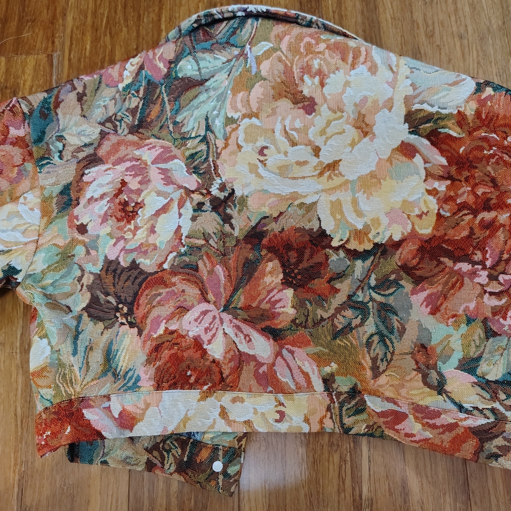 Floral Cropped Jacket - Picture 4 of 4